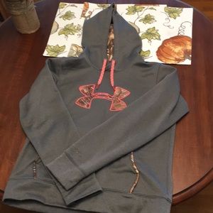 Under Armour sweatshirt size M